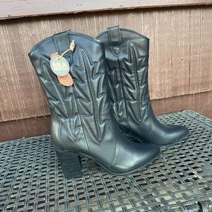 Brand NEW MiA boots size 8.5